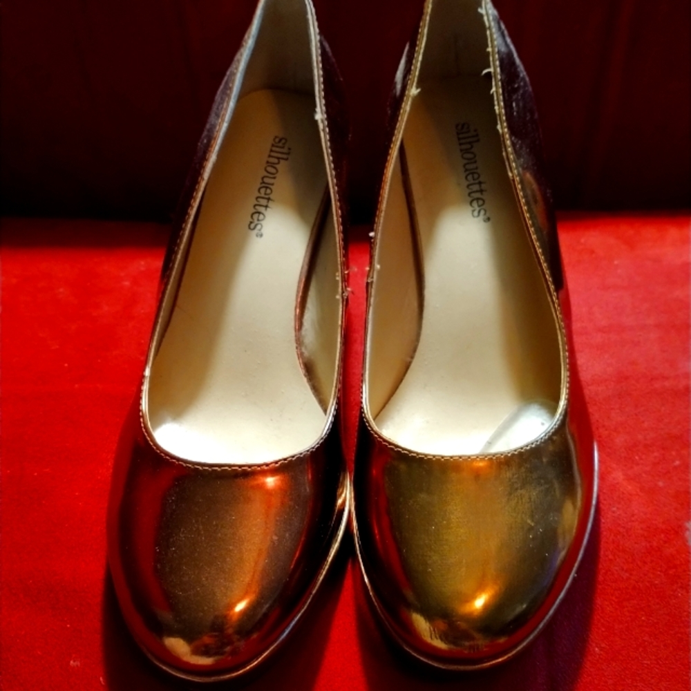 High heel pumps